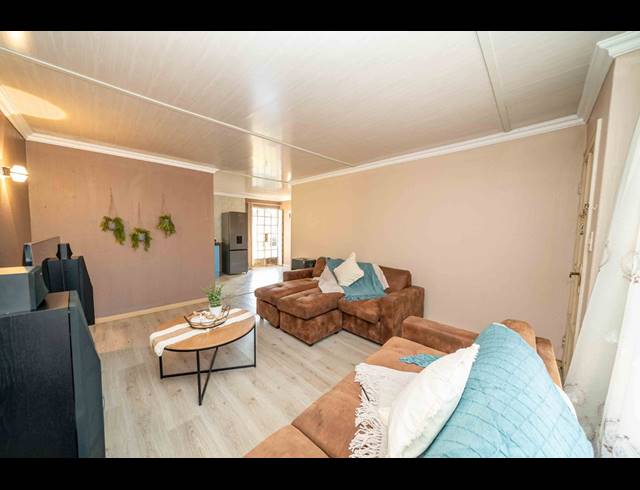 2 BEDROOM FREESTANDING FOR SALE IN HUNTINGDON